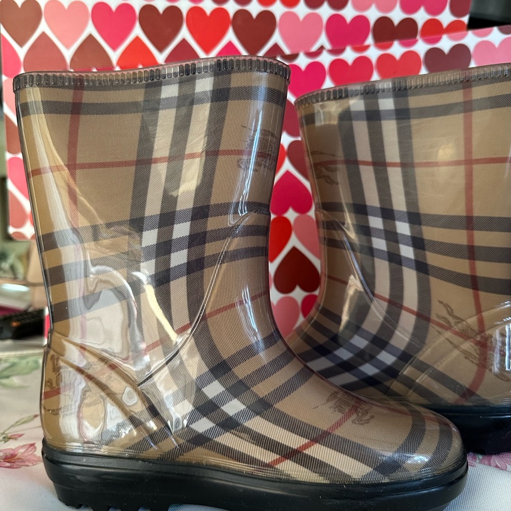 Burberry Rain Boots size 5.5 EUC